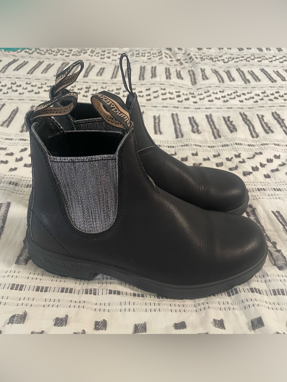 Blundstone Black Chelsea Boot with Gray Panels